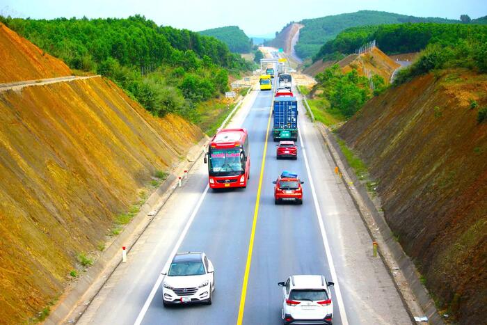 Giải pháp phân luồng xe vào cao tốc Cam Lộ - La Sơn phát huy hiệu quả