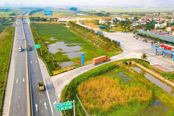 Đề nghị 12 địa phương sớm giao mặt bằng làm trạm dừng nghỉ cao tốc