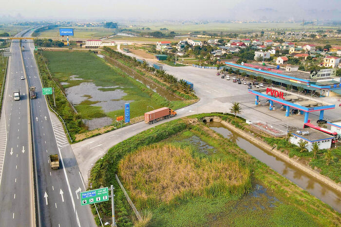 Cục ĐBVN thông tin vị trí các trạm dừng nghỉ, trạm tạm, các nút giao ra vào tuyến cao tốc, tạo thuận lợi cho nhân dân đi lại trong dịp lễ 30/4 - 1/5 và cao điểm du lịch hè 2025