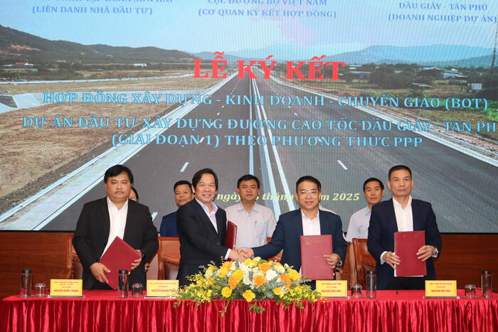 Lễ ký hợp đồng Dự án đầu tư xây dựng đường cao tốc Dầu Giây- Tân Phú: Dấu mốc quan trọng thúc đẩy hợp tác công – tư trong lĩnh vực hạ tầng giao thông