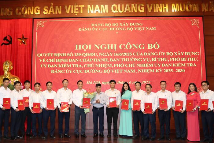 Công bố các quyết định về nhân sự Đảng ủy Cục Đường bộ Việt Nam nhiệm kỳ 2025–2030