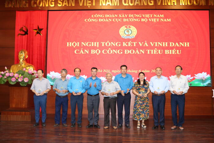 Công đoàn Cục Đường bộ Việt Nam vinh danh 48 cán bộ công đoàn tiêu biểu