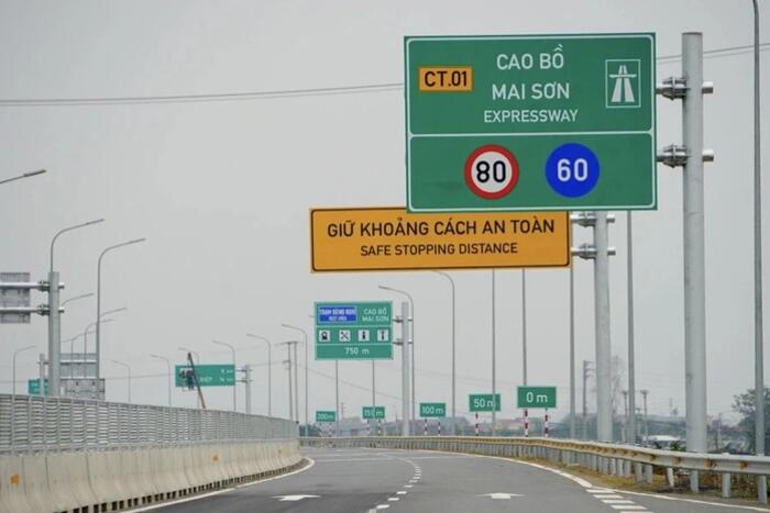 Cục Đường bộ Việt Nam yêu cầu tăng cường bảo đảm giao thông, điều chỉnh biển báo phù hợp thực tiễn khai thác