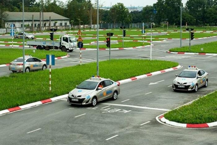Đề xuất không cho học viên tập lái ô tô trên các tuyến cao tốc phân kỳ đầu tư