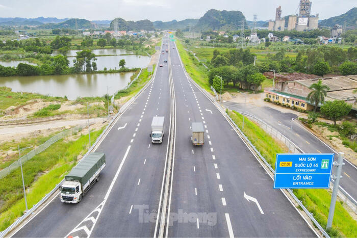 Lưu lượng cao tốc Bắc - Nam giảm sau cao điểm hè, vẫn cao hơn bình quân từ khi thu phí