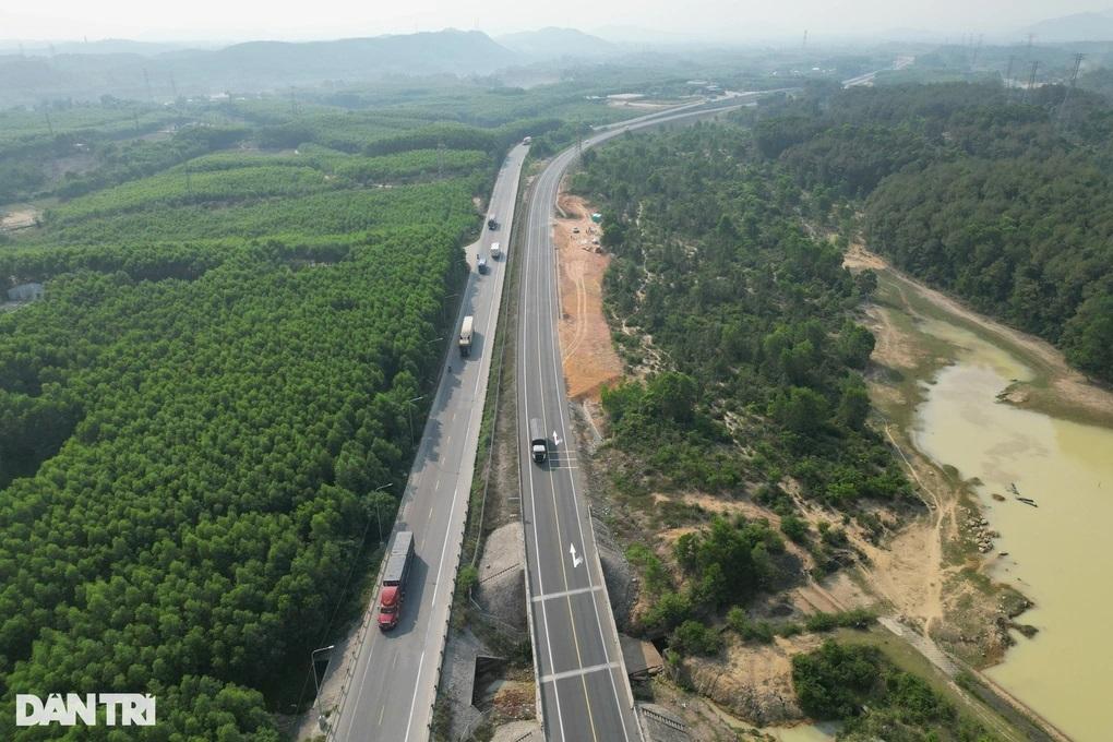 Huế, Quảng Trị chia sẻ việc phân luồng trên cao tốc Cam Lộ - La Sơn - 1