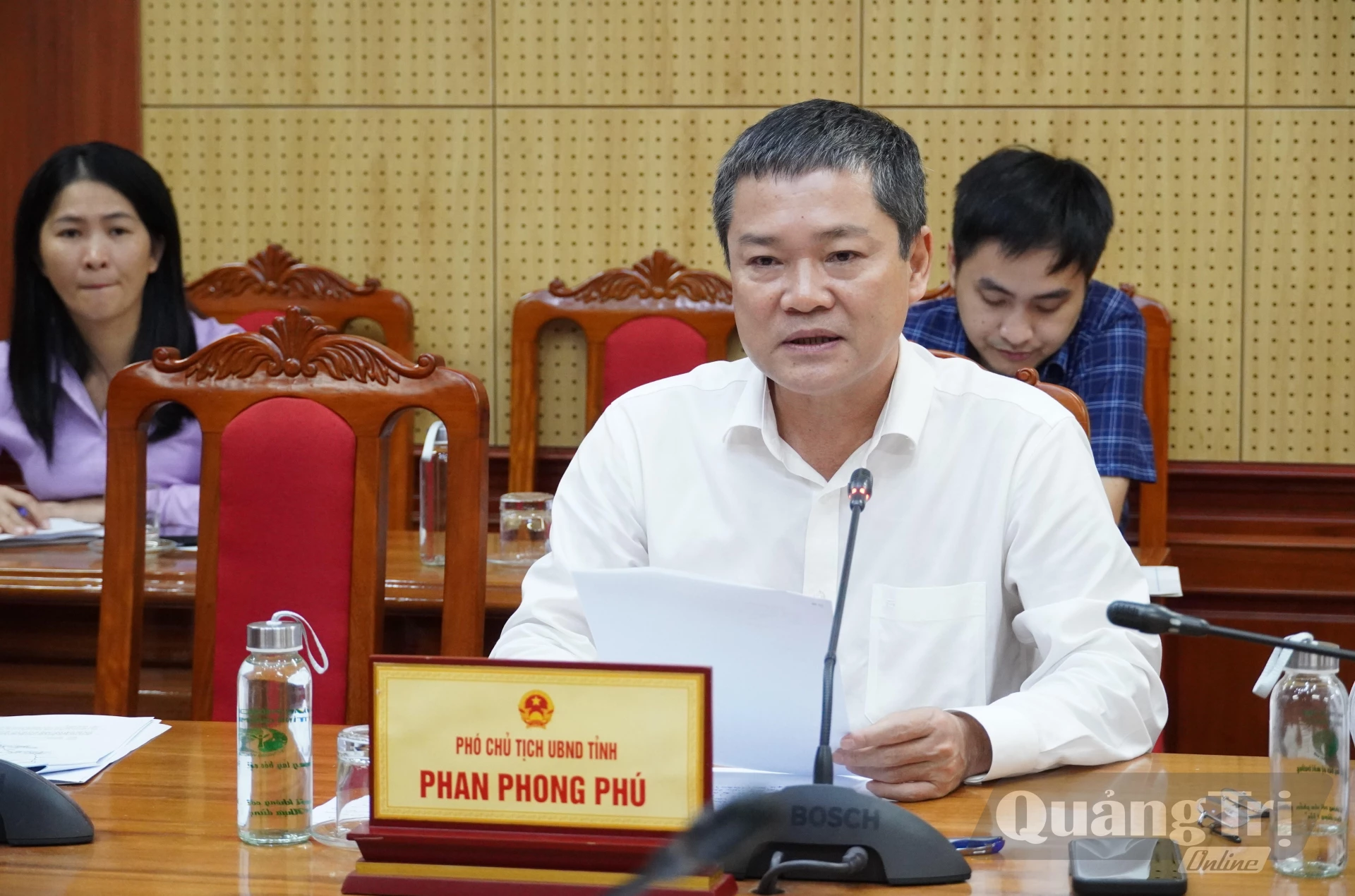 Đồng chí Phan Phong Phú, Phó Chủ tịch UBND tỉnh phát biểu kết luận buổi làm việc - Ảnh: H.N